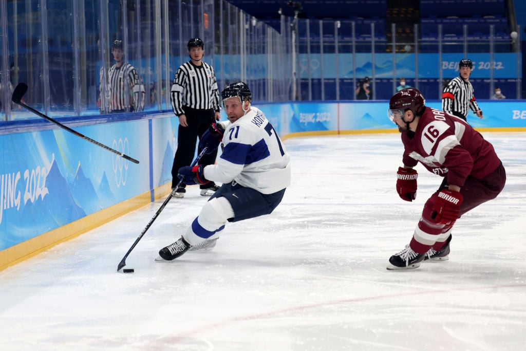 Huh huh! Leo Komarov jysäytti hirmutaklauksen olympialaisissa - katso  video! - SuomiKiekko